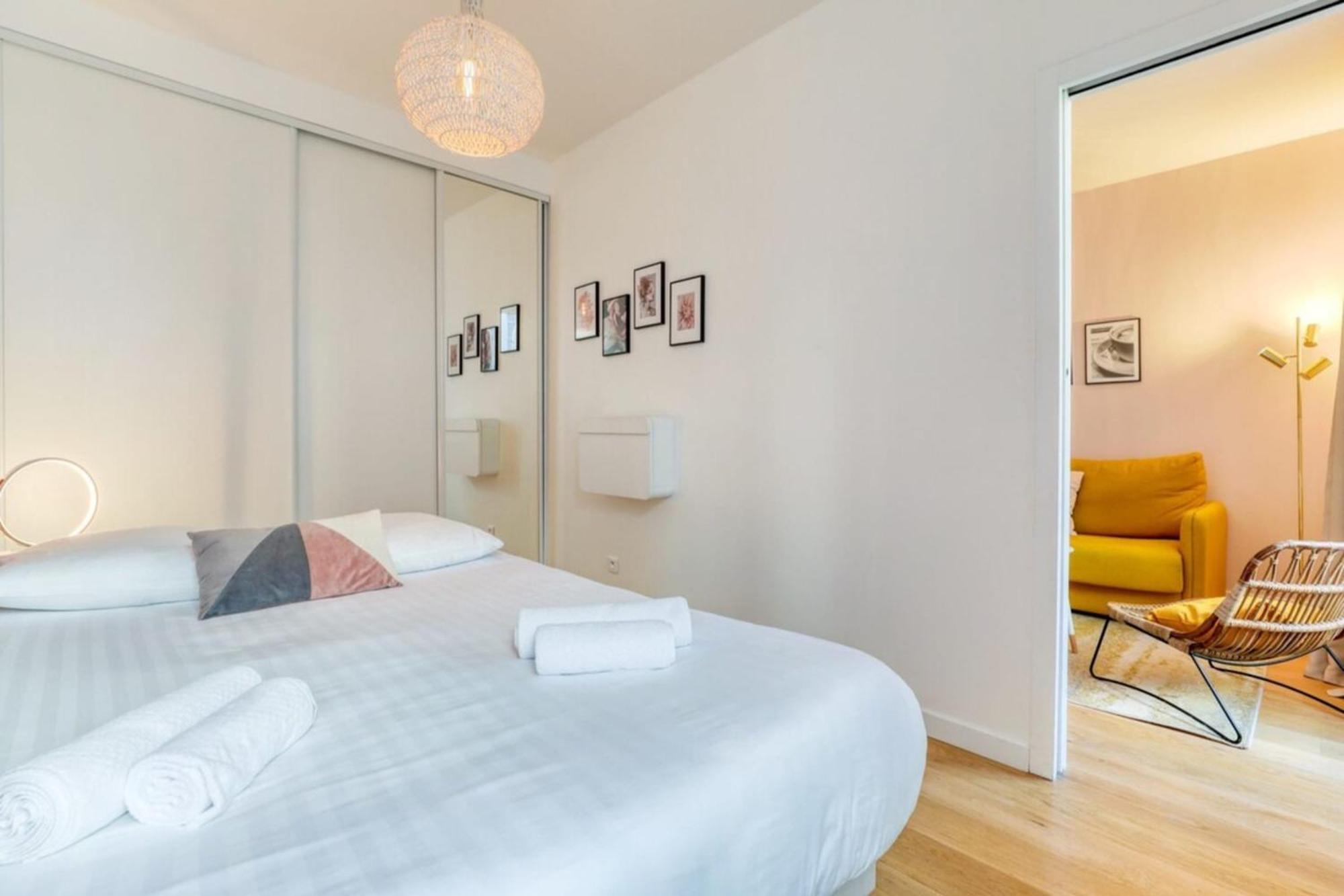 Apartment Pink Design 2bdr Flat In The Heart Of Bastille Paris