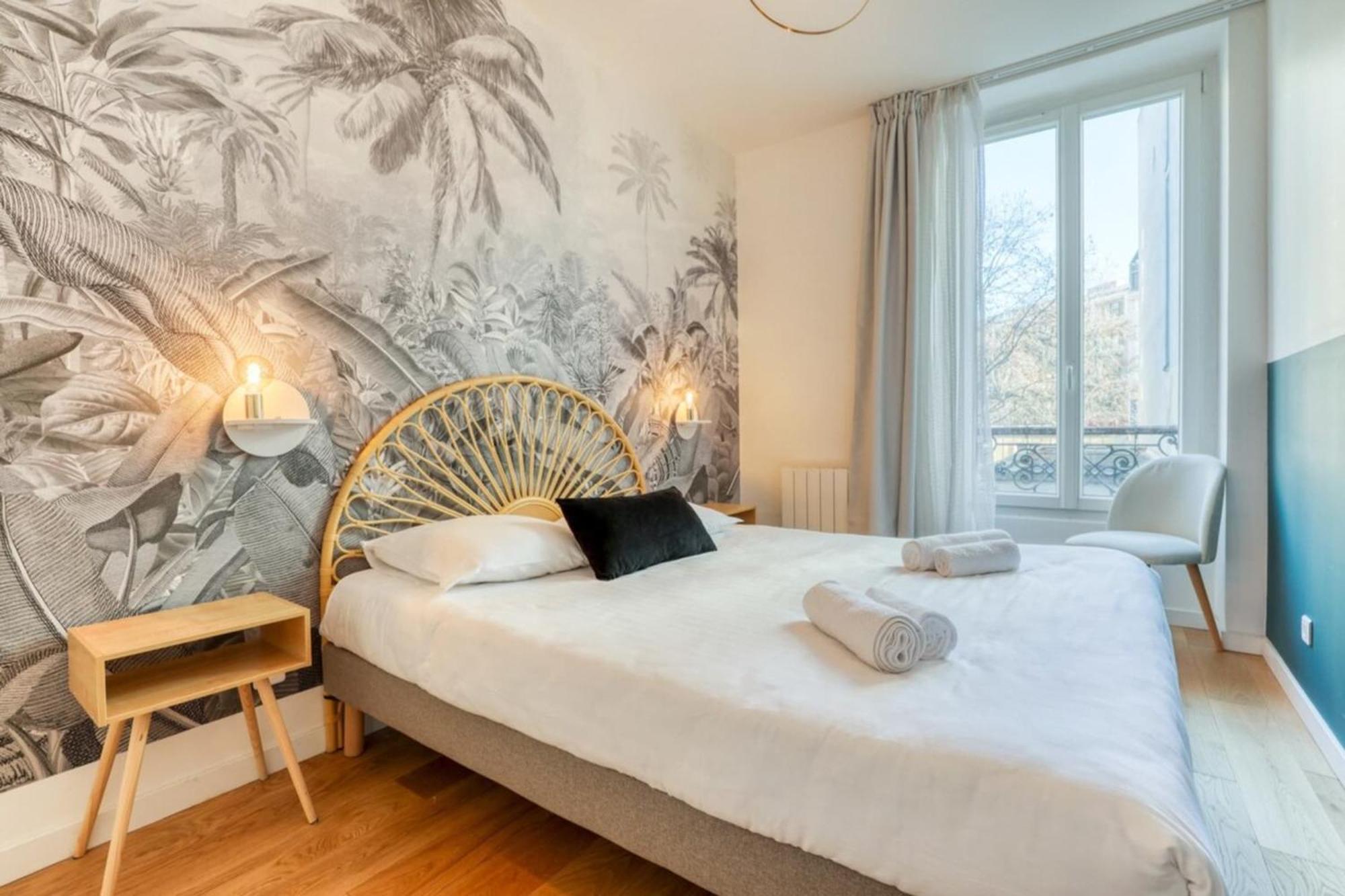 Pink Design 2bdr Flat In The Heart Of Bastille Apartment